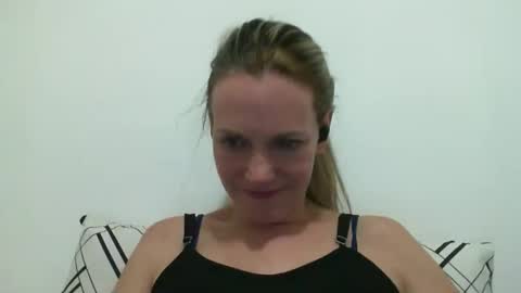 Snapshot of crazyanny chatting on 03.08.25 Anny online show from 03.08.25