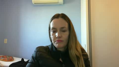 Snapshot of crazyanny chatting on 09.11.25 Anny online show from 09.11.25