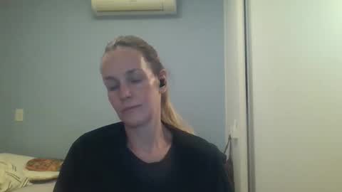 Snapshot of crazyanny chatting on 09.15.25 Anny online show from 09.15.25