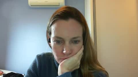 Snapshot of crazyanny chatting on 09.24.25 Anny online show from 09.24.25