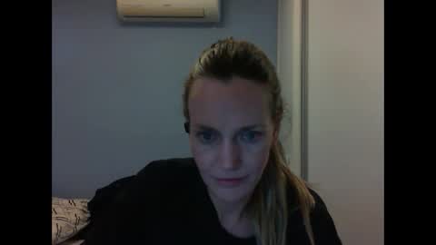 Snapshot of crazyanny chatting on 09.25.25 Anny online show from 09.25.25