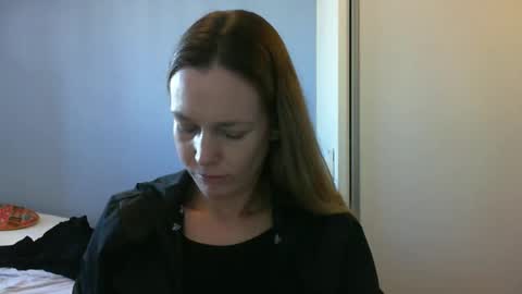 Snapshot of crazyanny chatting on 09.30.25 Anny online show from 09.30.25