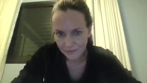 Snapshot of crazyanny chatting on 10.01.25 Anny online show from 10.01.25