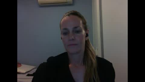 Snapshot of crazyanny chatting on 10.02.25 Anny online show from 10.02.25