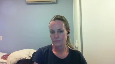 Snapshot of crazyanny chatting on 10.06.25 Anny online show from 10.06.25