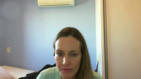 Snapshot of crazyanny chatting on 10.17.25 Anny online show from 10.17.25