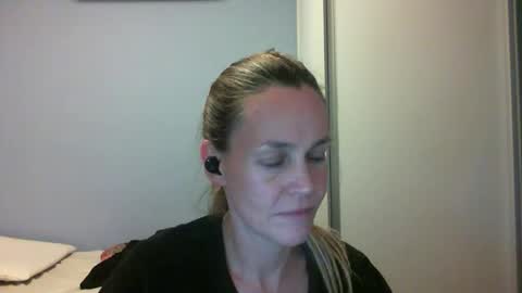 Snapshot of crazyanny chatting on 10.20.25 Anny online show from 10.20.25