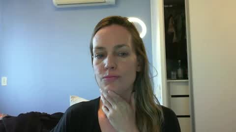 Snapshot of crazyanny chatting on 10.28.25 Anny online show from 10.28.25