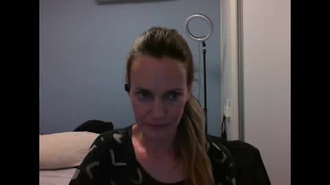 Snapshot of crazyanny chatting on 10.29.25 Anny online show from 10.29.25