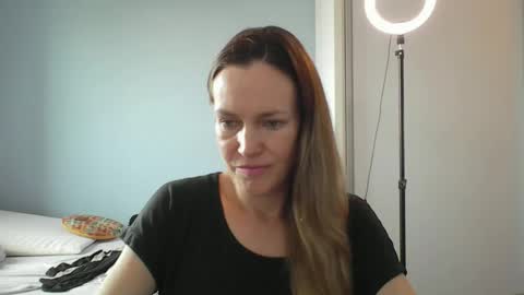 Anny online show from 12.16.25