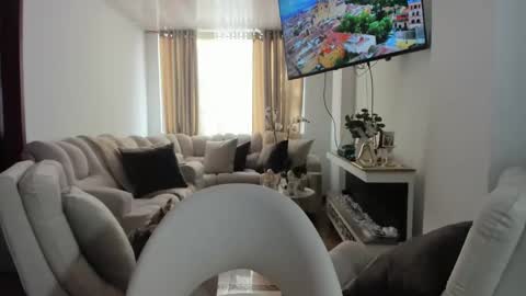 Snapshot of crazygirlsweet chatting on 11.13.25 LAURA online show from 11.13.25