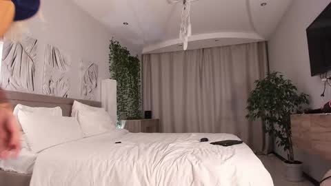 ALEXA AND WALLY online show from 12.16.25