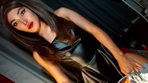 Snapshot of creamycum_celinexxx chatting on 01.27.25 Celine online show from 01.27.25