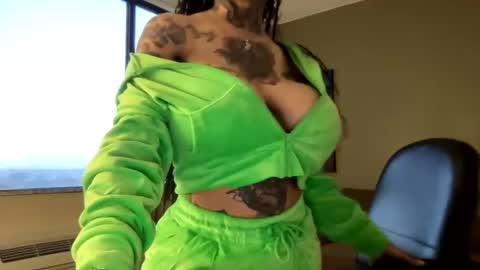 Snapshot of creamyexotica chatting on 12.28.24 CreamyExotica online show from 12.28.24