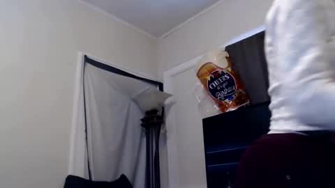 Snapshot of creamyexotica chatting on 02.21.25 CreamyExotica online show from 02.21.25