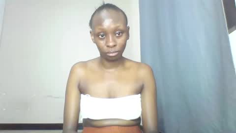 Snapshot of creamypitches chatting on 11.02.25 creamy pussy online show from 11.02.25