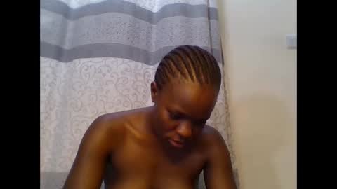 Snapshot of creamypussy15 chatting on 11.04.25 MARY online show from 11.04.25