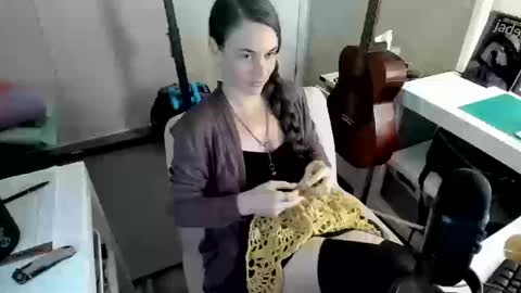 Snapshot of creature_marie chatting on 10.12.25 Creature Marie online show from 10.12.25