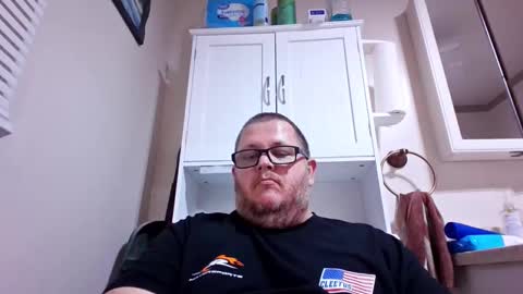 Snapshot of creeeping_death chatting on 10.13.25 The hopeless romantic online show from 10.13.25