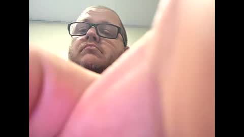 Snapshot of creeeping_death chatting on 11.07.25 The hopeless romantic online show from 11.07.25