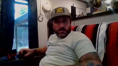 Snapshot of crideit chatting on 02.18.25 TexasMonsterCockWontFit online show from 02.18.25