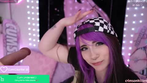 Snapshot of crimsonkitten chatting on 10.04.25 Crimson Kitten online show from 10.04.25