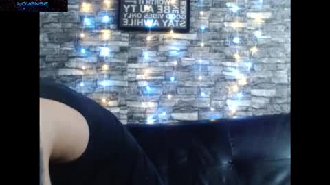 Snapshot of cris_angel01 chatting on 09.10.25 Cris online show from 09.10.25