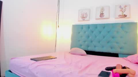 cris_dulce online show from 10.22.25