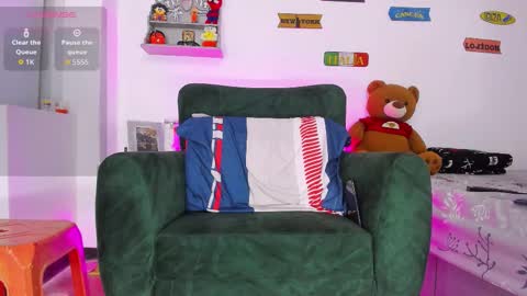 Snapshot of cris_stone chatting on 10.08.25 cristian online show from 10.08.25