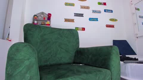 Snapshot of cris_stone chatting on 11.10.25 cristian online show from 11.10.25