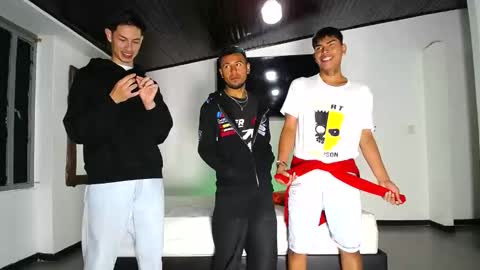 Snapshot of crismens chatting on 10.09.25 crismens online show from 10.09.25