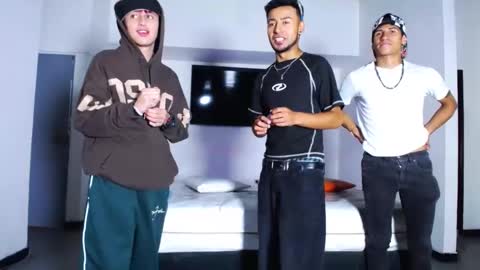 Snapshot of crismens chatting on 10.28.25 crismens online show from 10.28.25