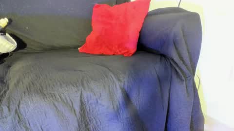 Snapshot of criss_zuri chatting on 02.14.26 criss_zuri online show from 02.14.26