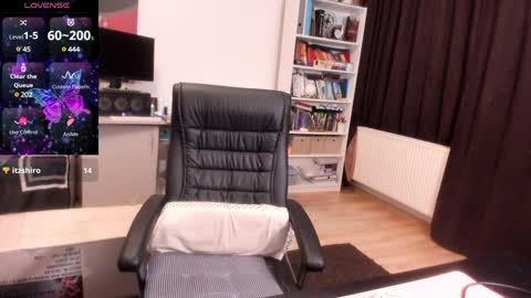 Snapshot of crissnight chatting on 12.11.24 Twitter Christinne p online show from 12.11.24