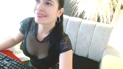 Snapshot of cristal1609 chatting on 10.10.25 cristal1609 online show from 10.10.25