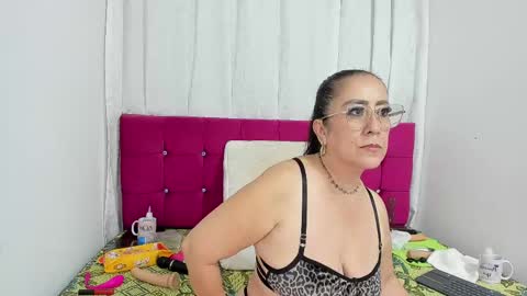 Snapshot of cristal_18xxx chatting on 02.20.25 Cristal online show from 02.20.25
