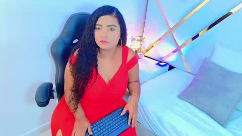 Snapshot of cristal_curly_ chatting on 07.24.26 C R I S T A L online show from 07.24.26