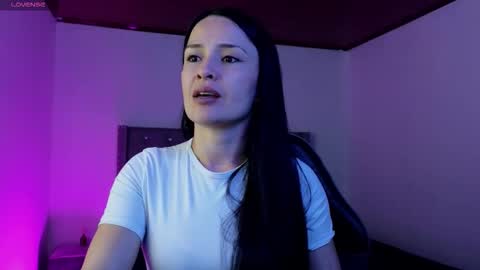  Alejandra from Wednesday to Saturday from 1000 pm to 400 am Colombian hour online show from 12.14.25