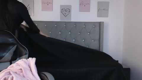  Alejandra from Wednesday to Saturday from 1000 pm to 400 am Colombian hour online show from 04.01.26