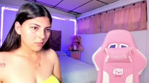 Snapshot of cristal_smith20 chatting on 06.18.26 cristal_smith20 online show from 06.18.26