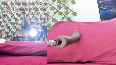 cristal_thompson_ online show from 09.12.25