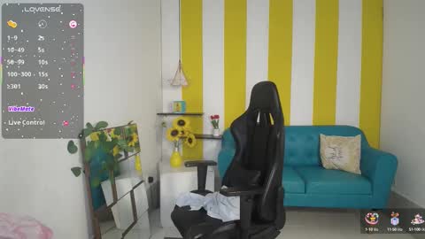 Snapshot of cristal_war chatting on 10.11.25 Cristal online show from 10.11.25