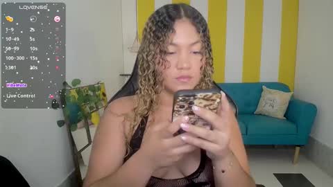 Snapshot of cristal_war chatting on 10.23.25 Cristal online show from 10.23.25