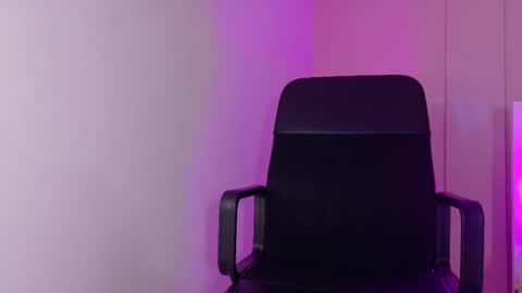 Snapshot of cristalcornner_ chatting on 10.17.25 Nicole Connection time 220pm-910pmCol online show from 10.17.25