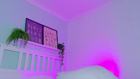 Snapshot of cristalcornner_ chatting on 11.12.25 Nicole Connection time 220pm-910pmCol online show from 11.12.25