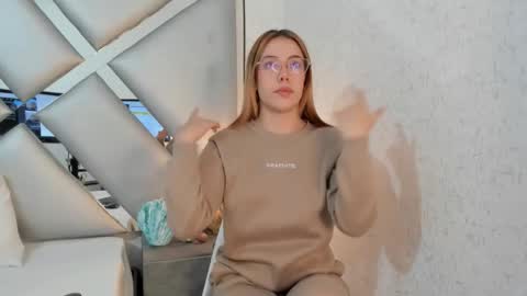 cristalevans_vc online show from 10.02.25