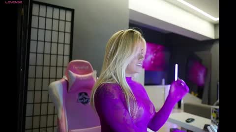 Laura online show from 11.21.25