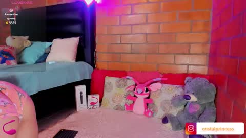 Snapshot of cristall_princess chatting on 10.28.25 Cristal online show from 10.28.25