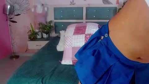 Snapshot of cristhy_huge_cockts chatting on 09.11.25 cristhy_huge_cockts online show from 09.11.25