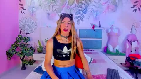 Snapshot of cristhy_huge_cockts chatting on 09.29.25 cristhy_huge_cockts online show from 09.29.25